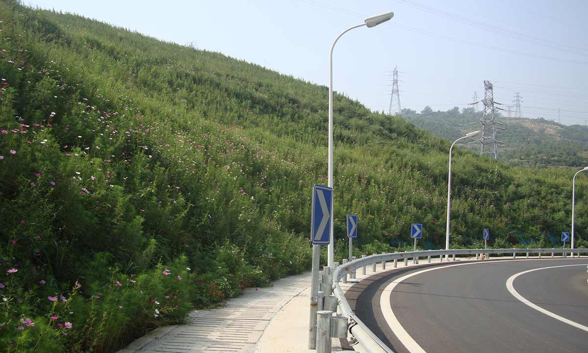 北京门头沟外环毗连线边坡绿化